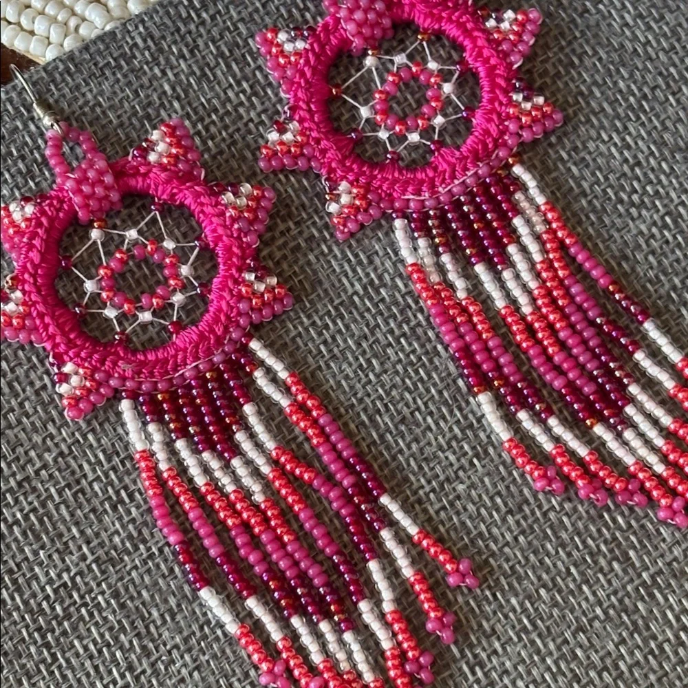 Handmade Native American Seed Bead Dreamcatcher Drop Earrings Pink Red White - Picture 9 of 12